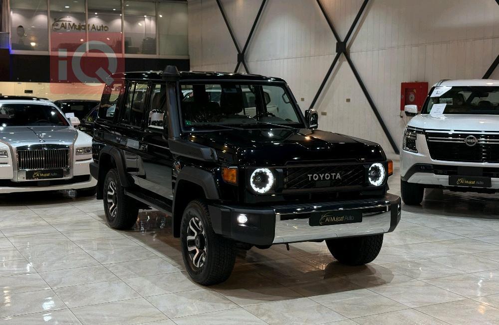 Toyota Land Cruiser 76